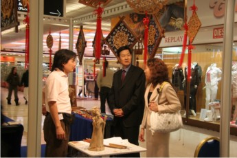 与浙江文化厅齐厅长在法国表演现场