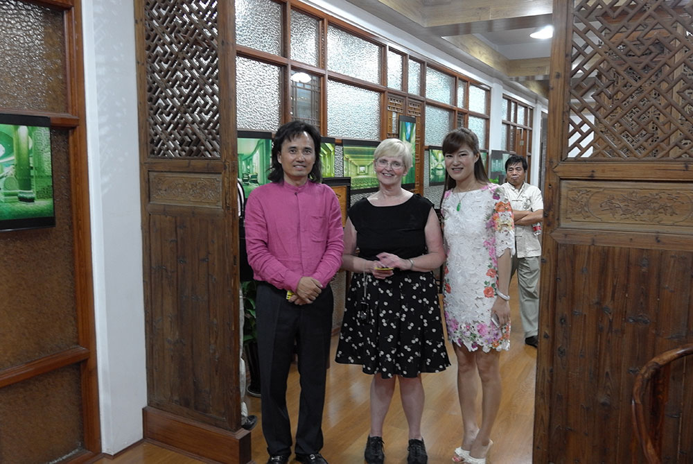 世界木雕之都考评组走进黄小明木雕