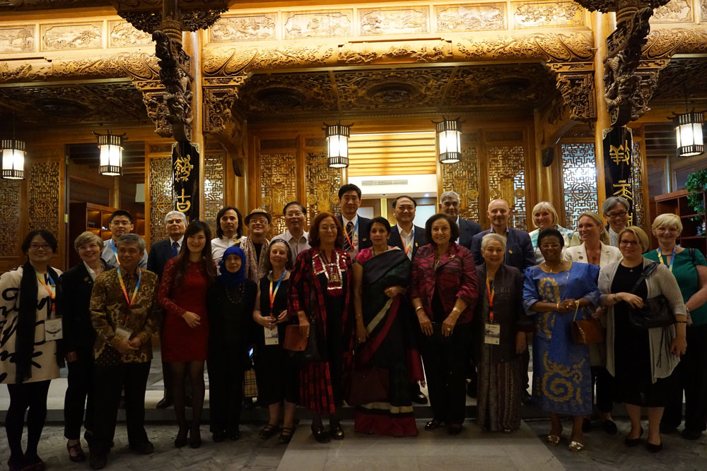 世界五大洲手工艺理事会主席团齐聚黄小明个木园1