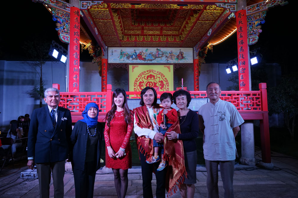 世界五大洲手工艺理事会主席团齐聚黄小明个木园4