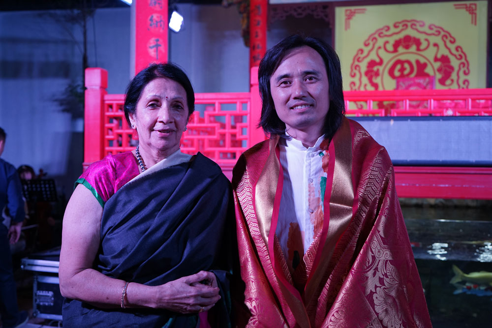 世界五大洲手工艺理事会主席团齐聚黄小明个木园6