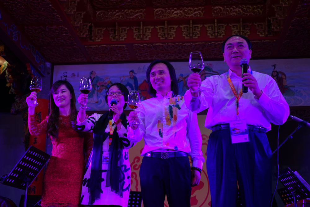 世界五大洲手工艺理事会主席团齐聚黄小明个木园7