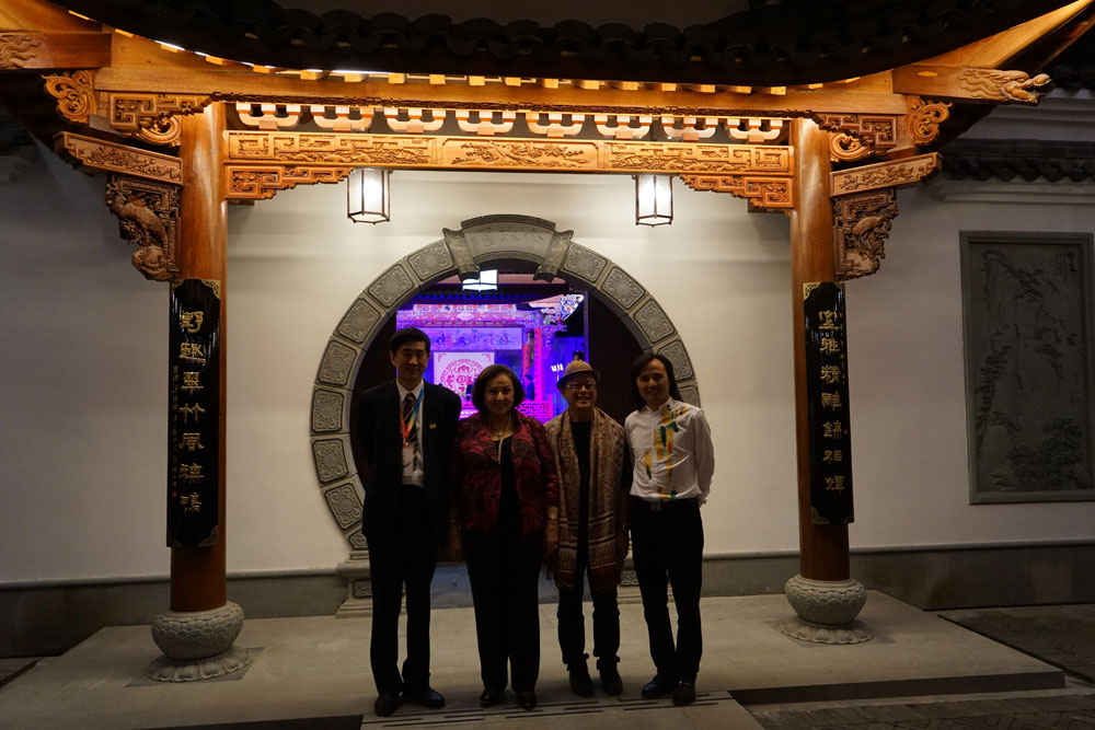 世界五大洲手工艺理事会主席团齐聚黄小明个木园8