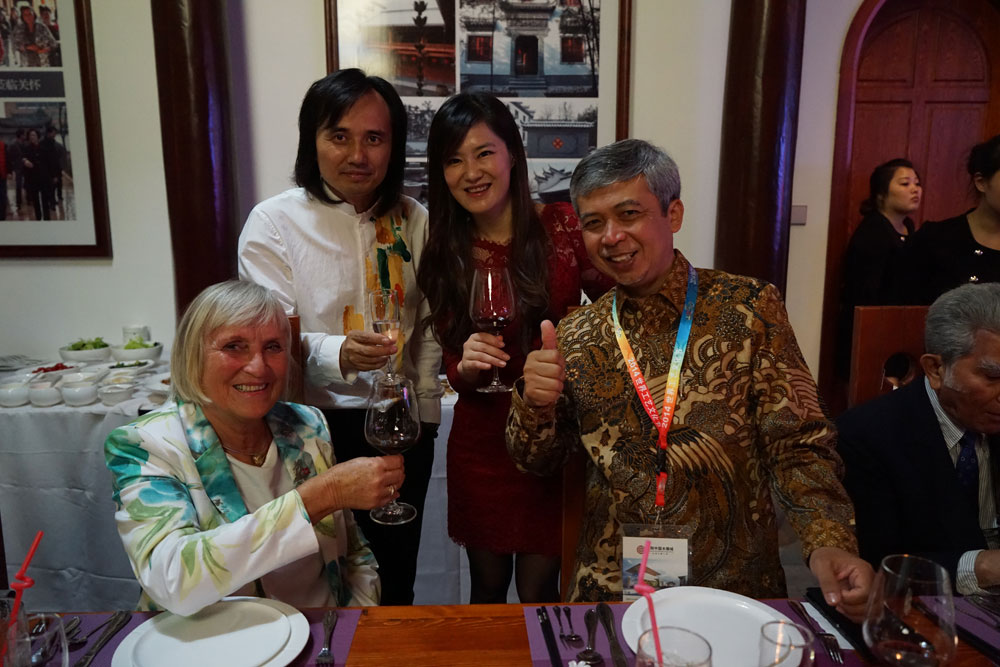 世界五大洲手工艺理事会主席团齐聚黄小明个木园9