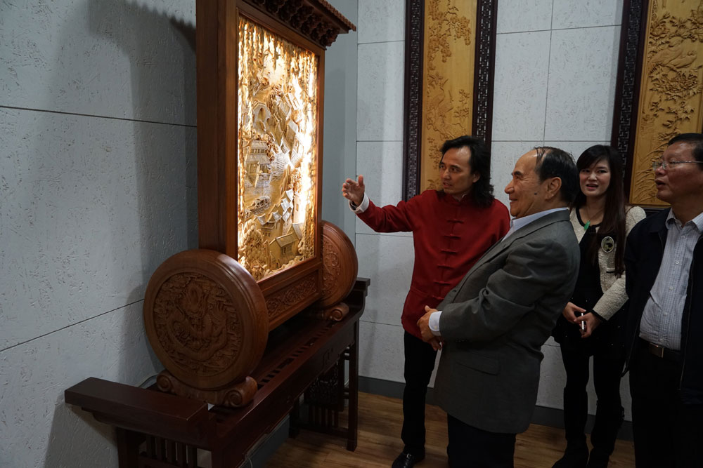 全国政协副主席阿不来提阿不都热西提莅临黄小明木雕艺术馆4