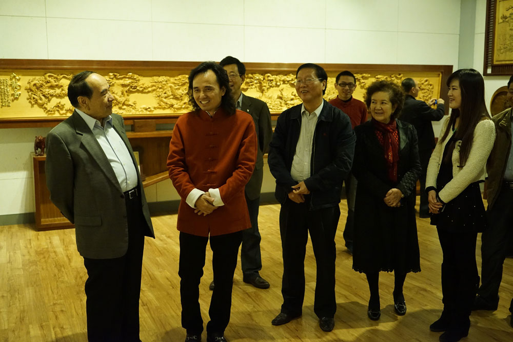 全国政协副主席阿不来提阿不都热西提莅临黄小明木雕艺术馆5