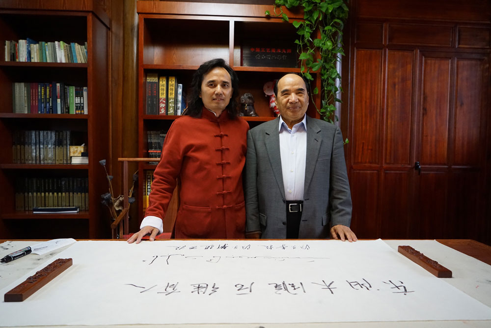 全国政协副主席阿不来提阿不都热西提莅临黄小明木雕艺术馆7