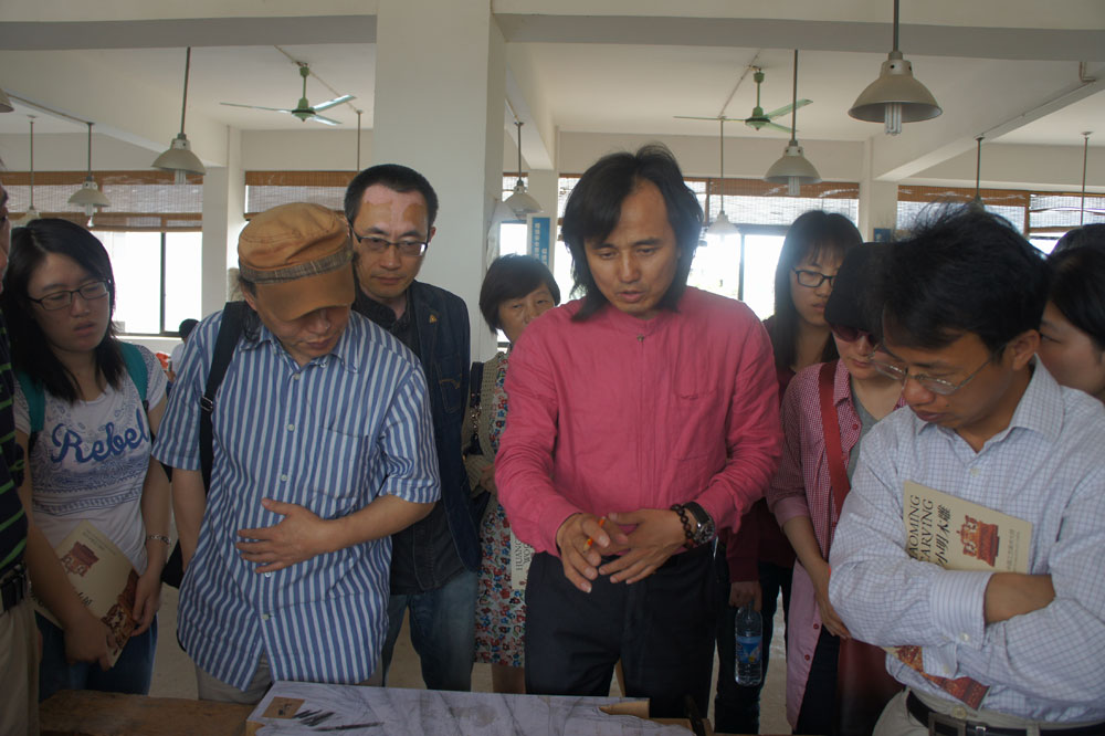 华东政法大学人文学院教授研究生走进浙江新东阳木雕有限公司6