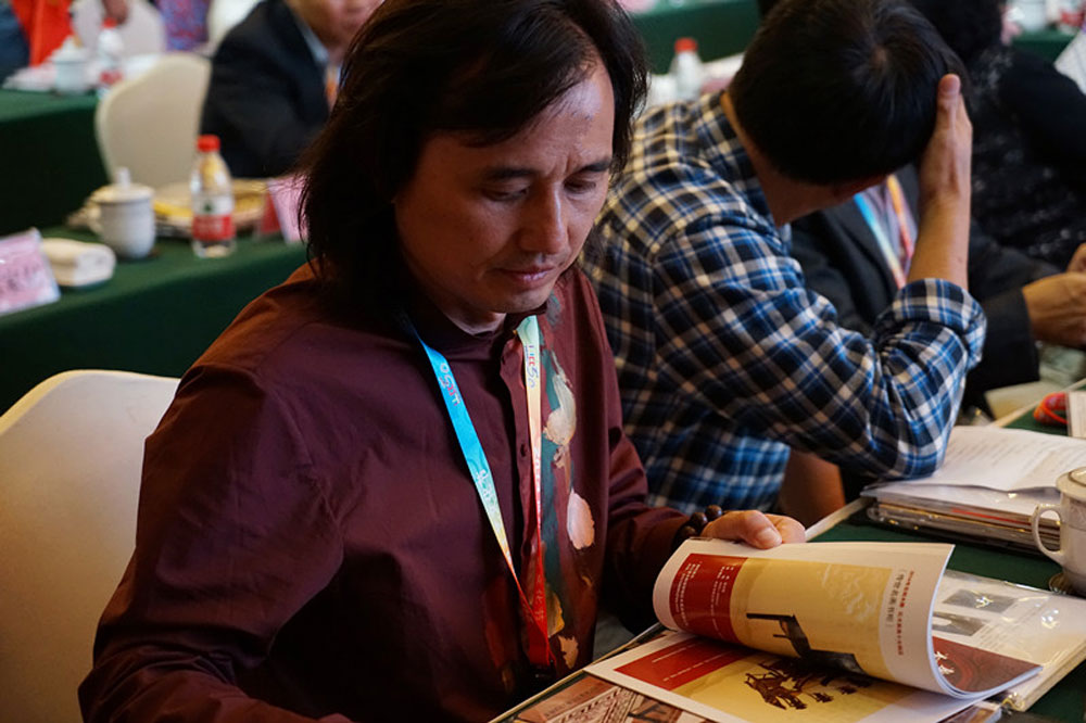 黄小明大师受邀出席第四届木雕红木家具发展论坛3